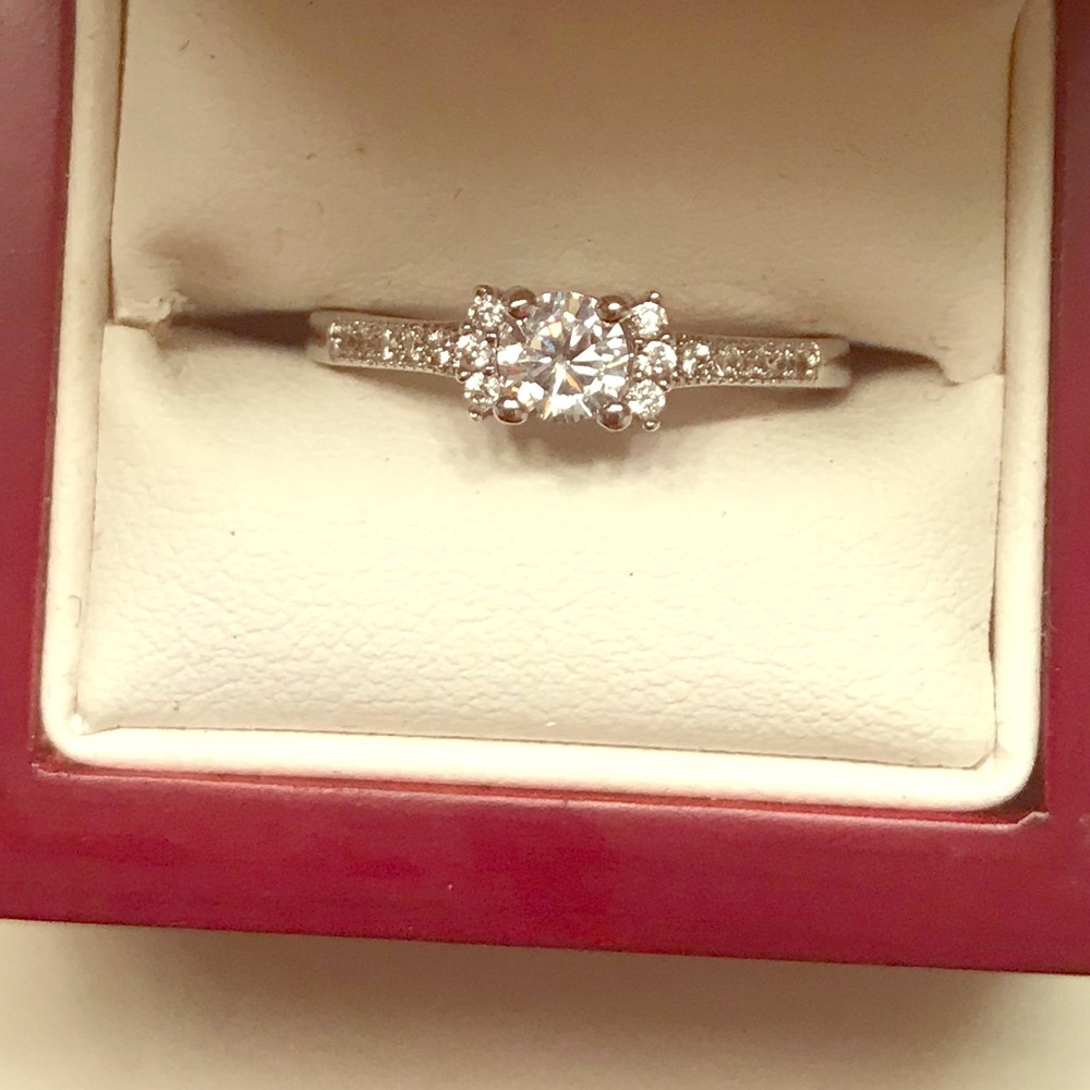 Size 6 Women’s Fashion Ring